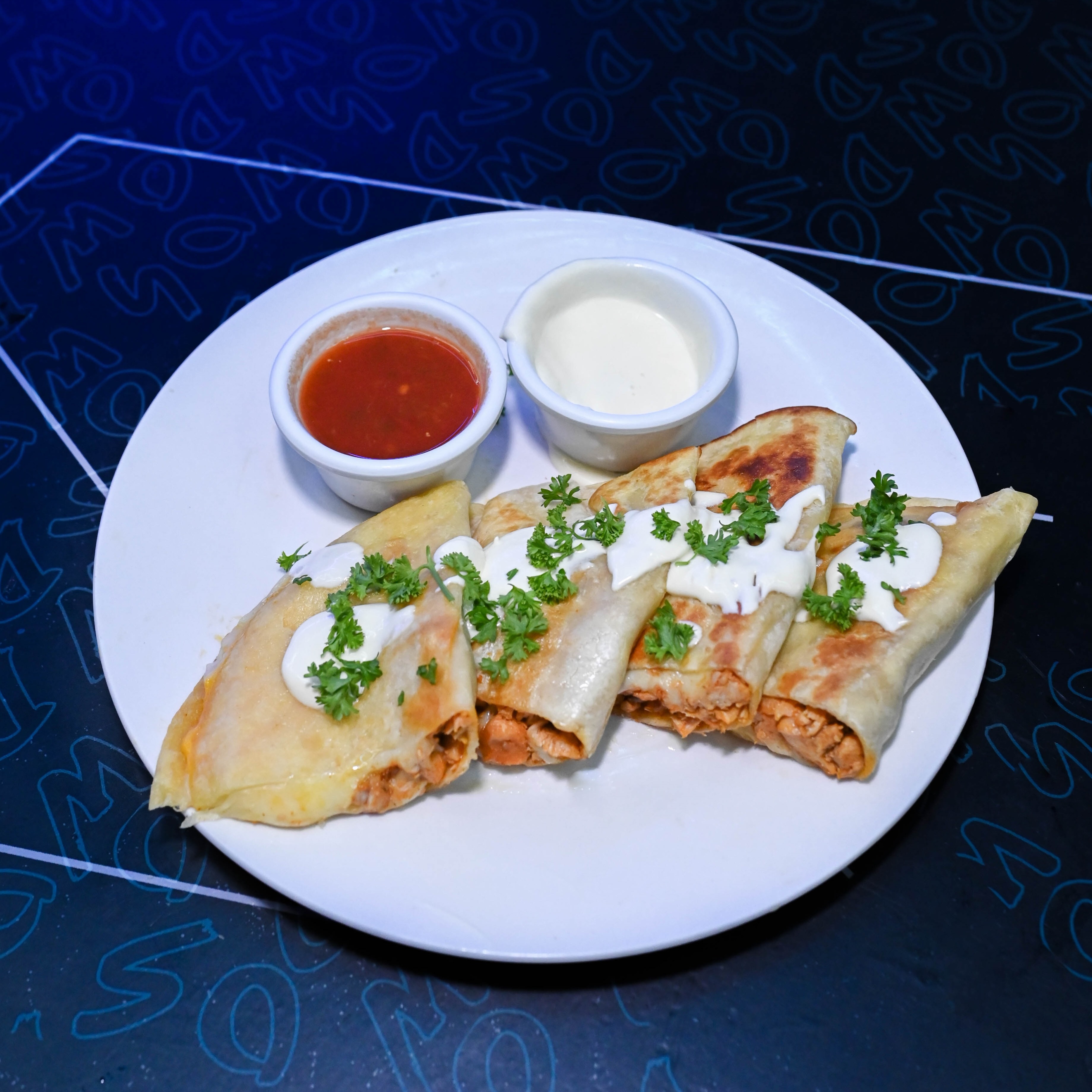 Quesadillas de Res - antojito mexicano de Woods Lounge Bar