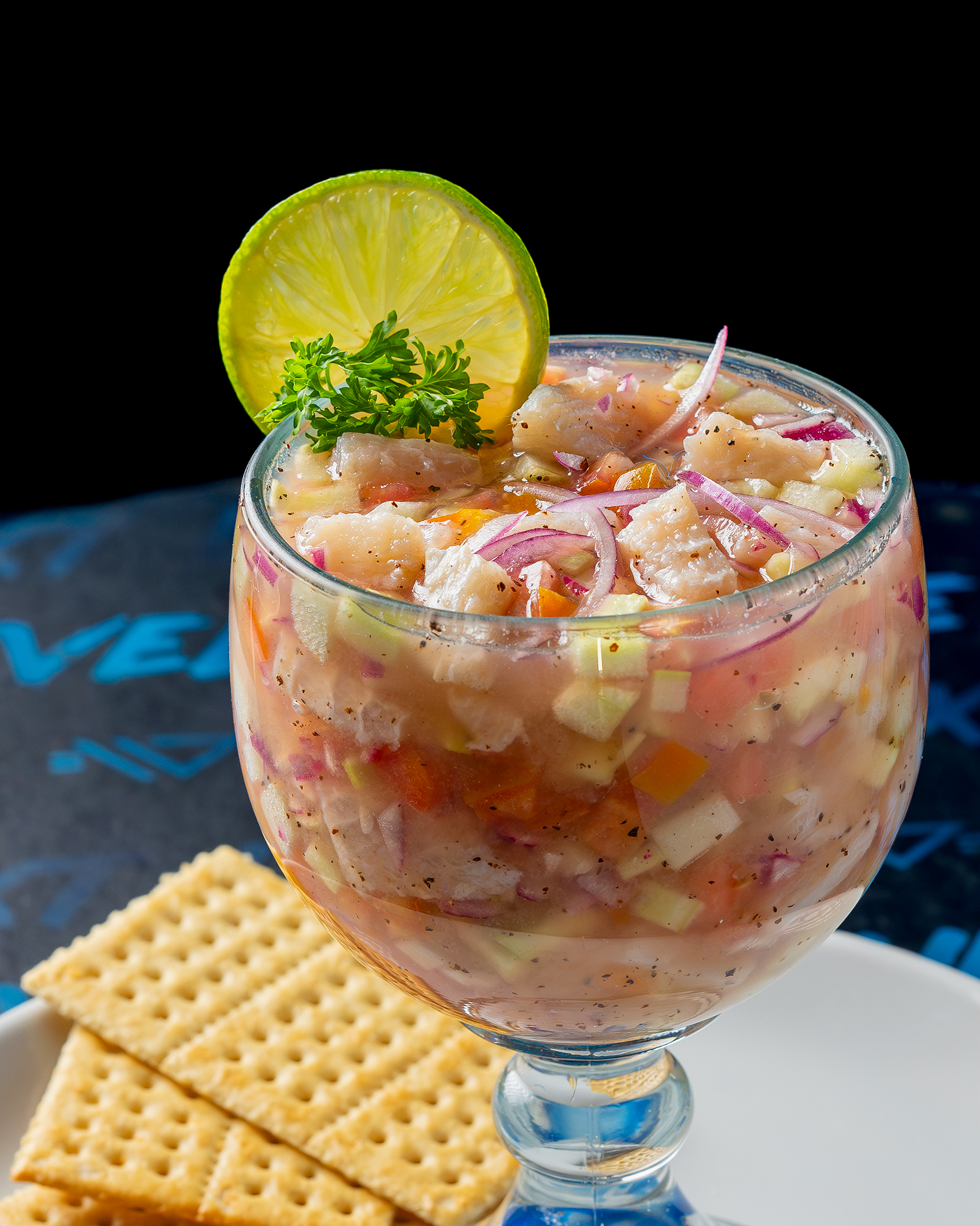 Ceviche de Curvina Completo - plato principal de Woods Lounge Bar